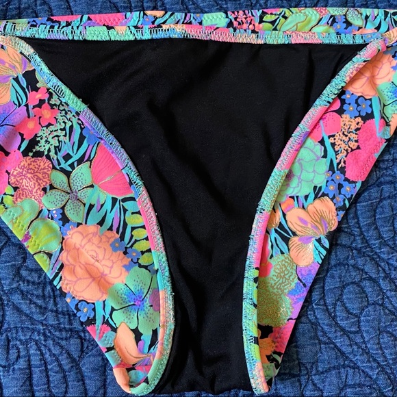 ❌SOLD❌ Victoria’s Secret Floral Bikini Bottoms - Picture 5 of 6